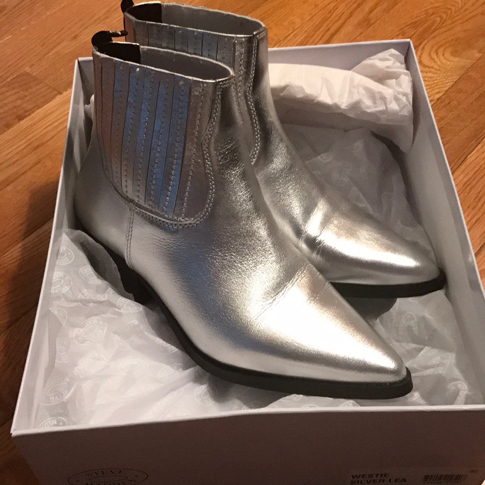 New in box Steve Madden Westies